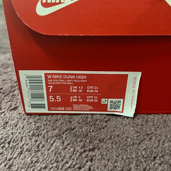 Nike Dunks - Picture 2 of 6